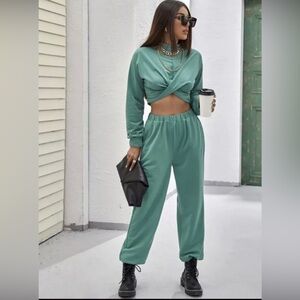 Woman Sweatshirt Jogger Set Cropped Twist Knot Crop Top & Jogging Pants XS